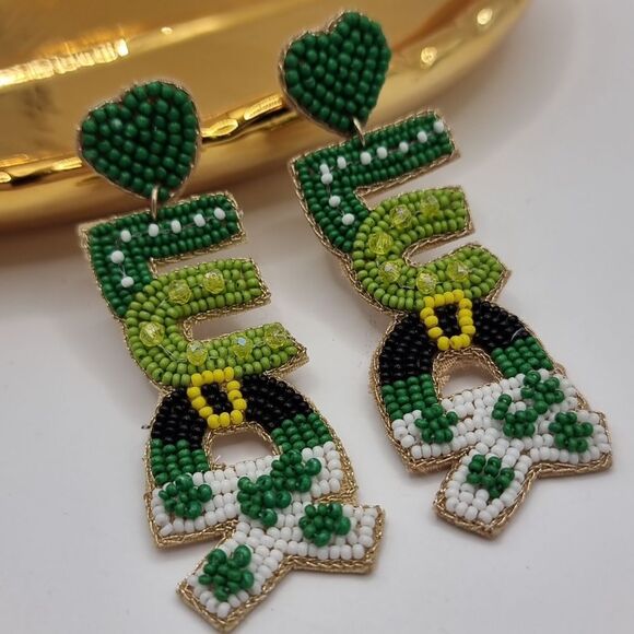 New LUCK graphic bling sead beed St Patty's day earrings - Picture 7 of 9
